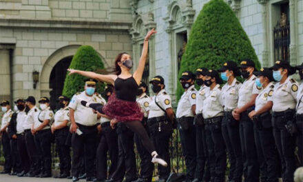 FOTOS | Joana, la guatemalteca que protestó con Arte en el Parque Central