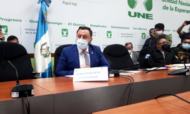Diputados piden la renuncia de ministro Gobernación, Gendri Reyes