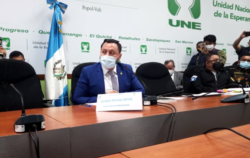 Diputados piden la renuncia de ministro Gobernación, Gendri Reyes