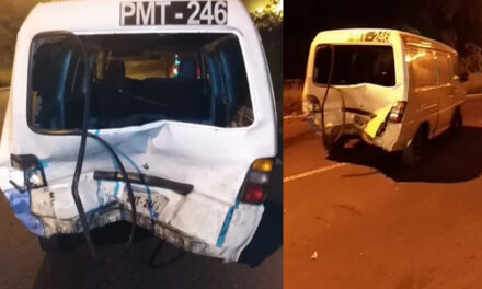 Conductor se da a la fuga tras colisionar con microbús de PMT en Mixco