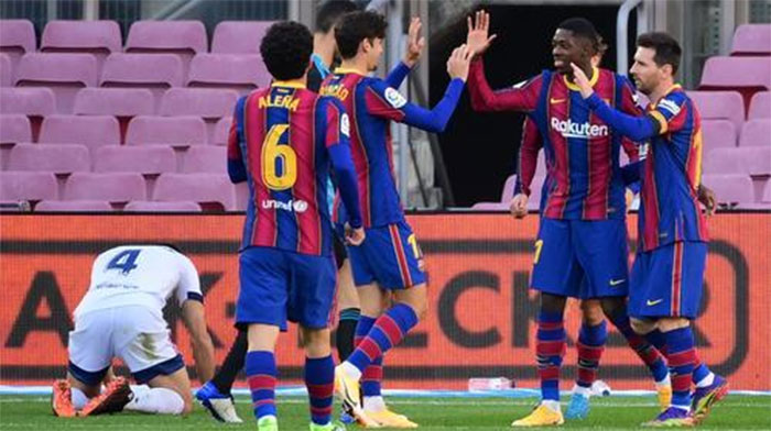 Champions: Barcelona golea y avanza como líder de grupo