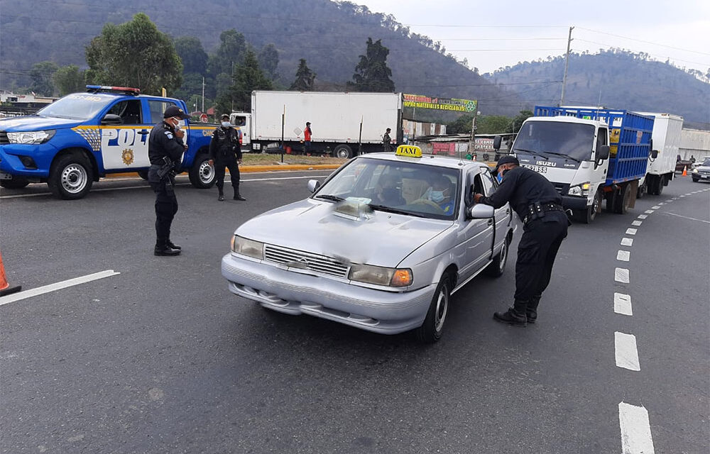 Dos agentes de la PNC son enviados a prisión por recibir soborno