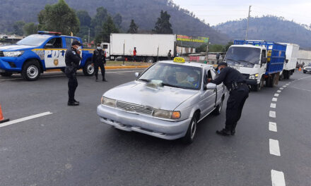 Dos agentes de la PNC son enviados a prisión por recibir soborno