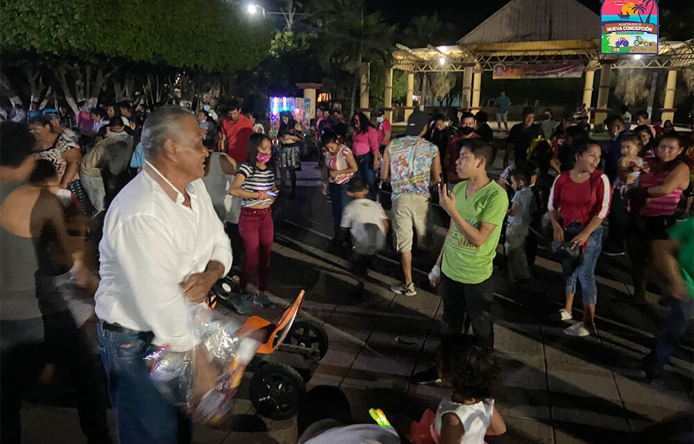 Inauguran festival navideño en Escuintla sin mascarillas ni distanciamiento