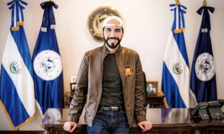 Nayib Bukele Presidente de El Salvador brinda atención médica a pacientes de Costa Rica