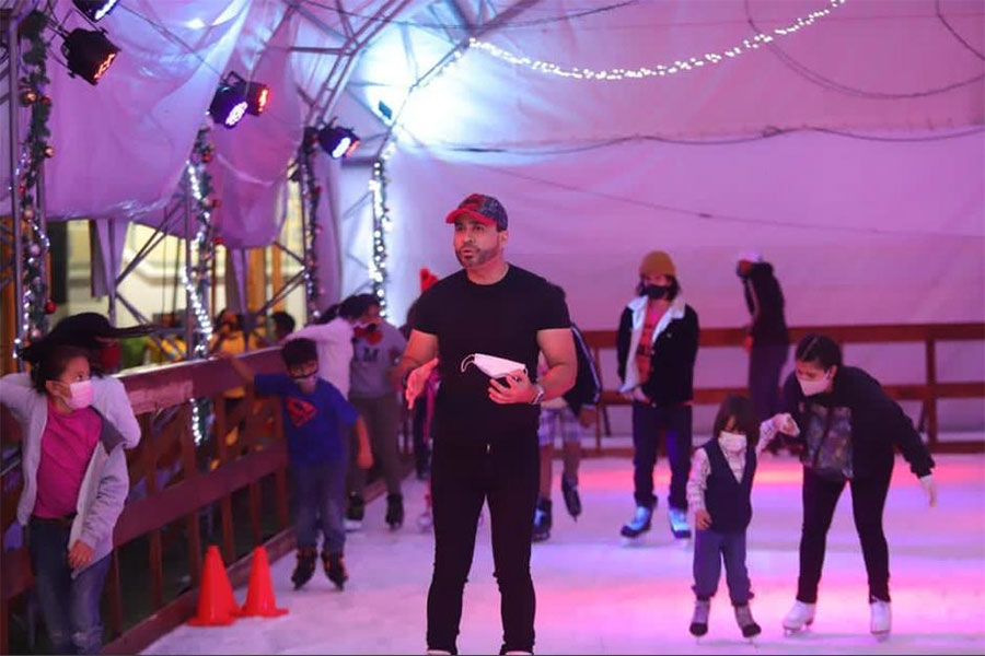 Alcalde Mixco Neto Bran: Sin mascarilla justifica la inauguración de pista de hielo