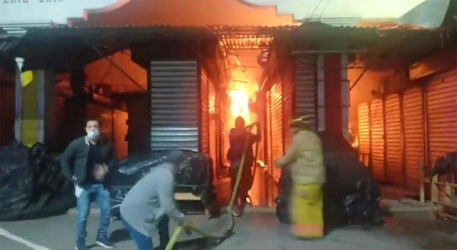 VÍDEO: Fatal incendio destruye locales del mercado de Artesanías en Esquipulas