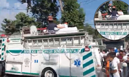 VIDEO: Momento de trasladar al cementerio general, a la niña que fue estrangulada ayer en escuintla