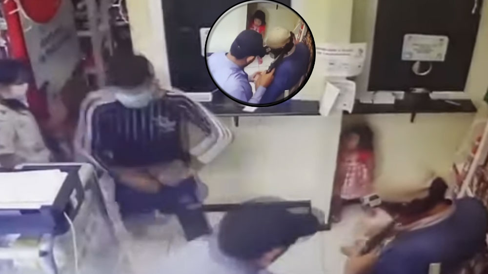 VIDEO: Ladrón amenaza a un hombre con arma de fuego frente a una niña
