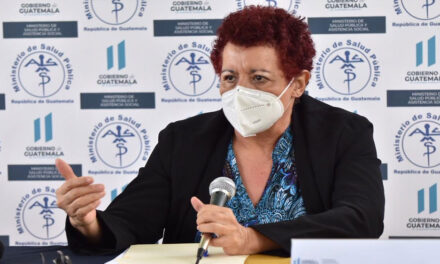 Ministra responde a Médicos que piden cerrar el País por un mes