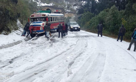 Fuerte caída de granizo deja cubierta las calles en San Marcos