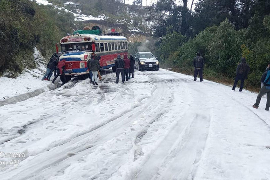Fuerte caída de granizo deja cubierta las calles en San Marcos