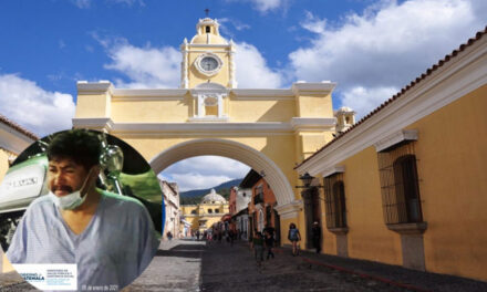 Hombre de escasos recursos pide dinero en Antigua Guatemala y dice tener Covid-19