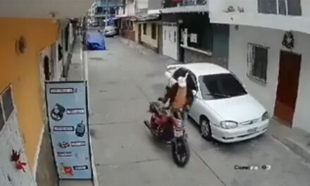 VÍDEO: Cámara capta a hombre robando una motocicleta
