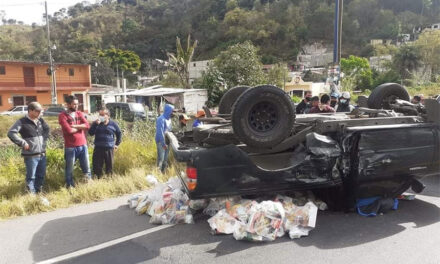 Familia de “Pastores” que transportaba ayuda sufre accidente de tránsito
