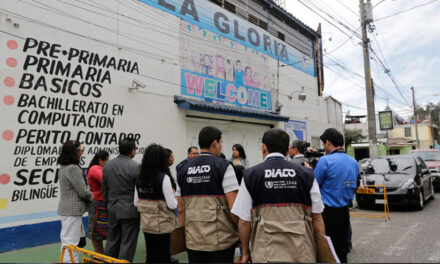 VIDEO: Buscan sancionar a colegios que exijan uniforme en clases virtuales