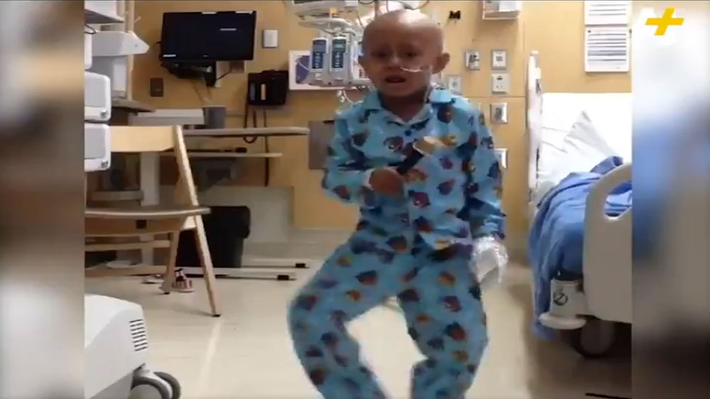 VIDEO: Niño venció al Cáncer y celebró con un baile