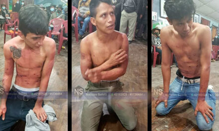 Tres presuntos ladrones acusados de robo son Azotados en Sololá