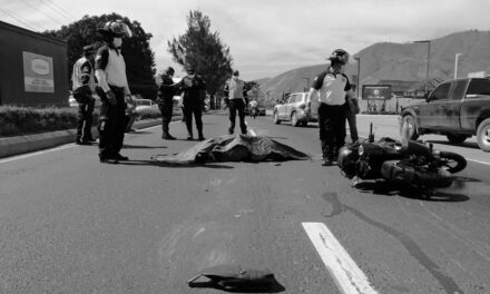 VIDEO: Motorista pierde la vida cuando un camión le pasa las llantas encima en Ruta al Pacifico