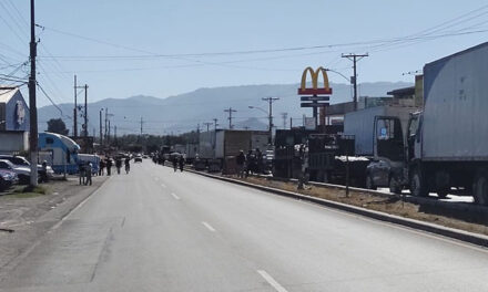 VIDEO: Grandes filas de vehículos por bloqueos de Taxistas en Quetzaltenango
