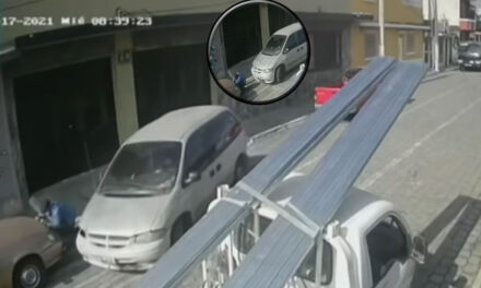 VIDEO: Ladrón queda grabado cuando roba una batería de un vehículo en la zona 6