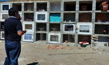 Borrachos abren ataúd para darle el “Último Adiós” a familiar fallecido de Covid-19