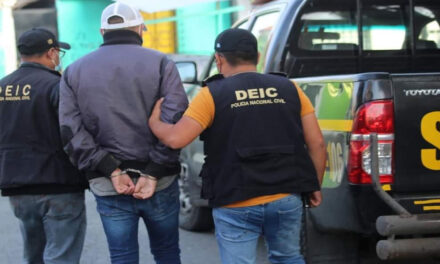 Piloto de Uber en Antigua habría robado Q100 mil a turista Estadounidense