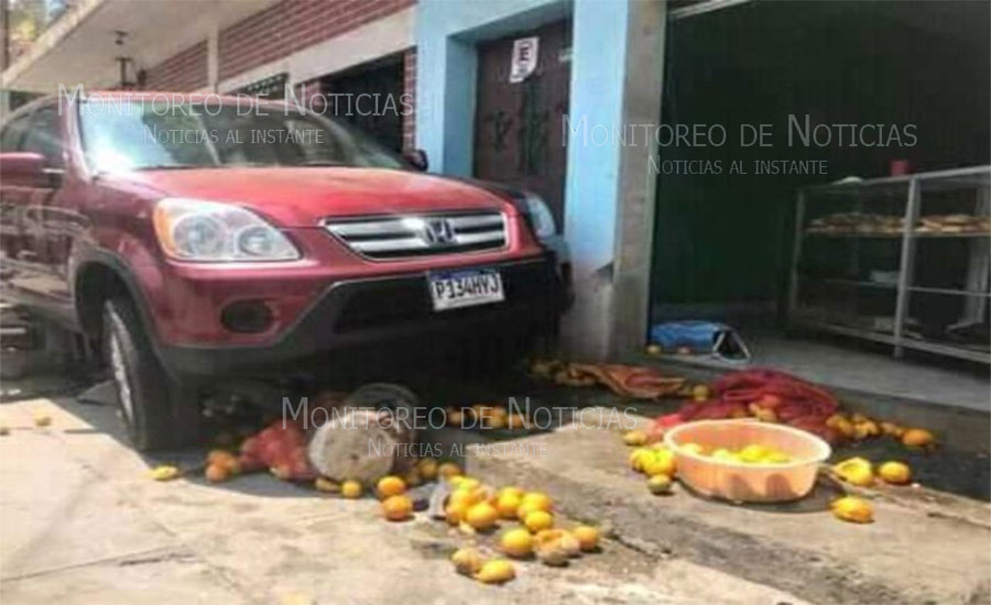 Hombre ebrio atropella a dos menores que vendían naranjas en Quiché