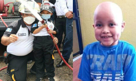 Quetzaltenango: Niño con Cáncer cumple su sueño de ser Bombero