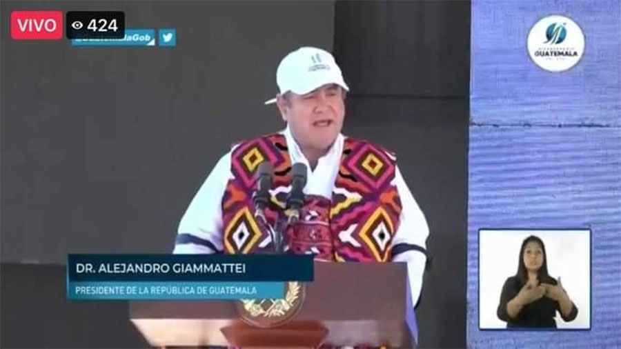 Giammattei afirma que se vacunara hasta que todos los guatemaltecos lo hagan