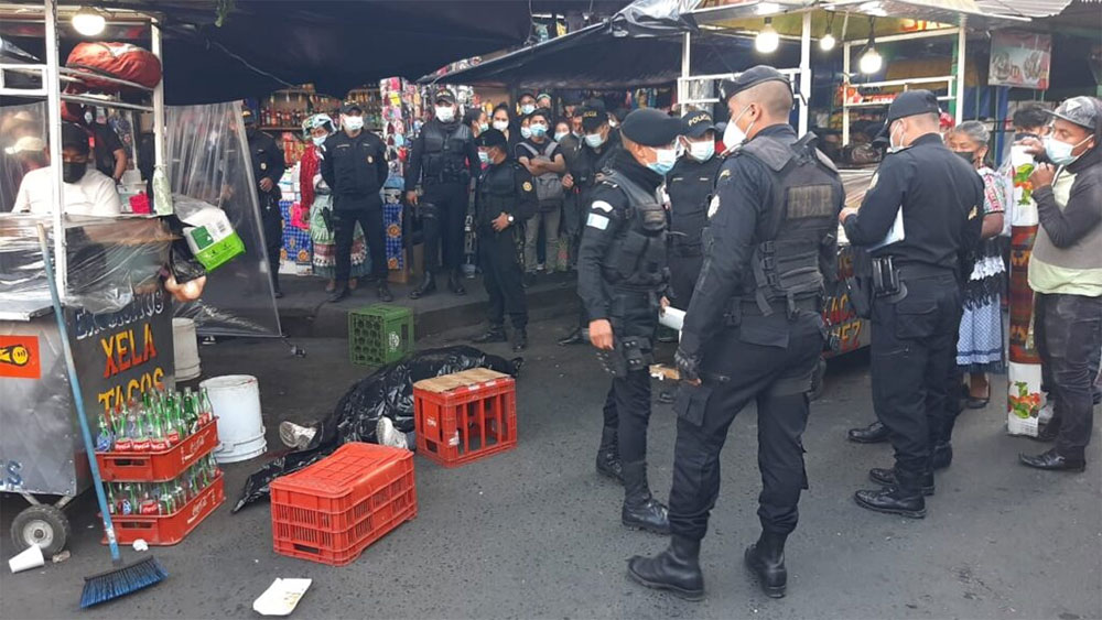 Mujer es asesinada por extorción en la democracia de Quetzaltenango (Video)