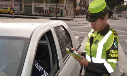 PMT Le pone una multa excesiva a un conductor por tomarle video