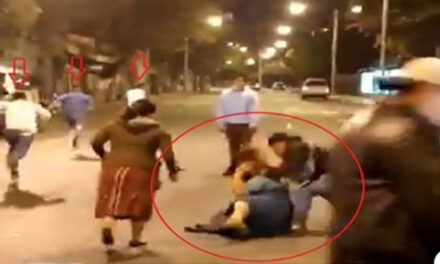Mujer es agredida brutalmente durante pelea callejera en la zona 1 (Video)