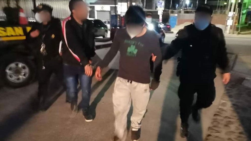 Intentaban abusar de menor de edad llevándola en un vehículo en Quetzaltenango