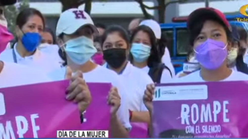 Mujeres lideran marcha por el día Internacional de la mujer (Video)