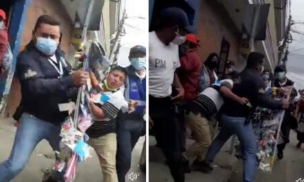 Empleados municipales le arrebatan la mercadería a un vendedor ambulante (Video)