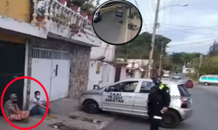 MIXCO: Mujer se tira de un taxi en movimiento cuando sufría un asalto (Video)