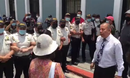 Aldo Dávila confronta a la PNC “Ustedes no pueden tocar a una mujer” (Video)