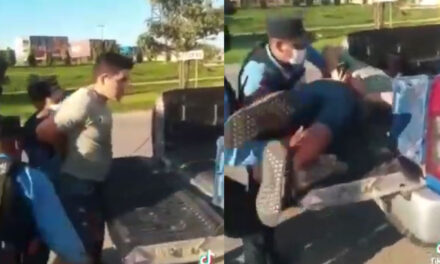 Autoridades abusan del poder y tiran a un sujeto a la palangana del carro (Video)