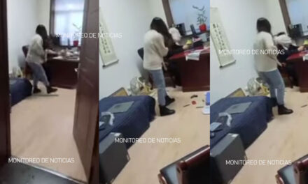 Mujer golpea a su jefe con un trapeador porque quería abusar de ella en el trabajo (Video)