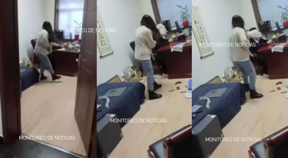 Mujer golpea a su jefe con un trapeador porque quería abusar de ella en el trabajo (Video)
