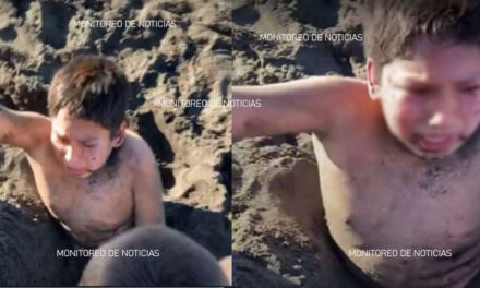 Niño explota contra su familia porque lo enterraron en la arena (Video)