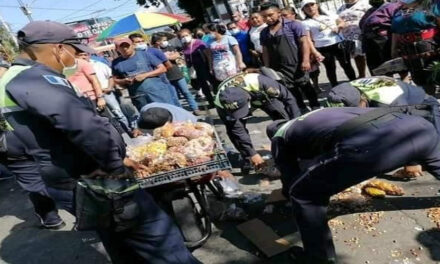 ESCUINTLA: PMT le pone cepo a una carreta de un vendedor de manías y pide Q500.00 de multa