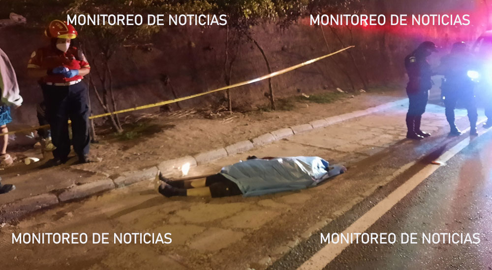Asaltante es abatido a tiros por motoristas en Anillo Periférico (Video)