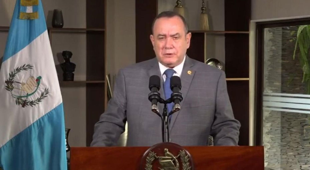 Alejandro Giammattei Veta la Ley de Contrataciones del Estado y la devuelve al Congreso (Video)