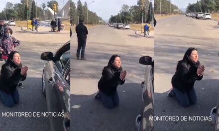 Madre llora de rodillas suplicando el regreso a clases presenciales (Video)