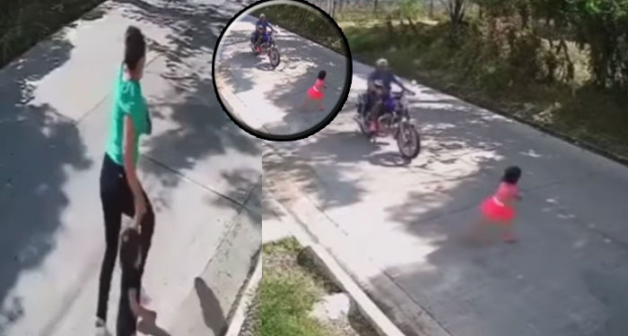 Momento exacto cuando niña es atropellada por una motocicleta (Video)