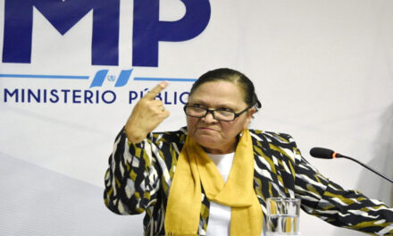 Estudiantes gritan “Corrupta Renuncia” a Consuelo Porras en una clase virtual (Video)