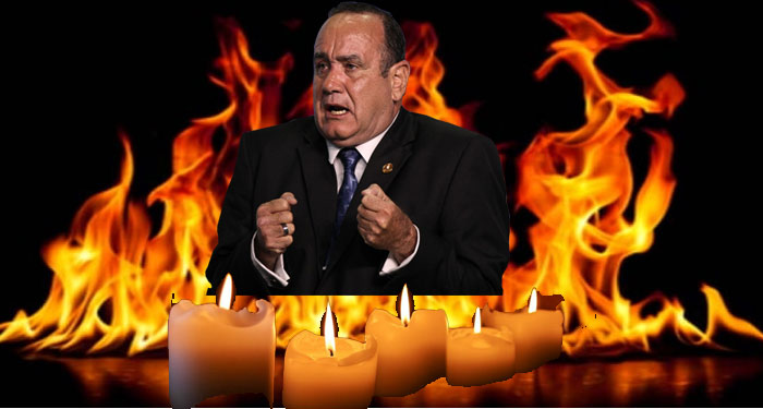 Pueblo de Samayac prende velas para que Giammattei renuncie
