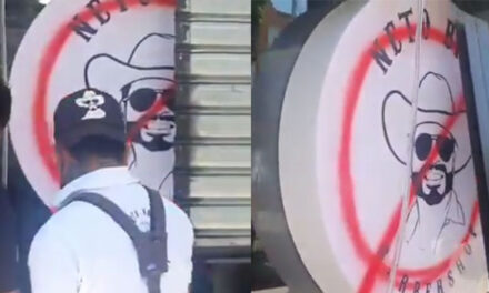 Empleados de Neto Bran cierran la peluquería luego que manifestantes pintan las puertas (Video)